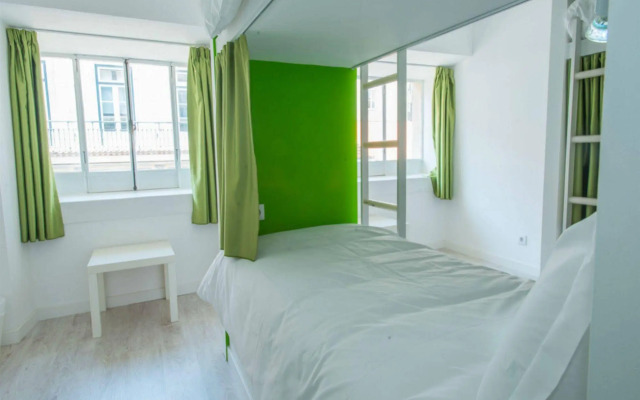 Golden Tram 242 Lisbonne Hostel