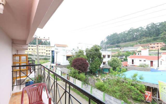 OYO 13807 Hotel Gurupriya