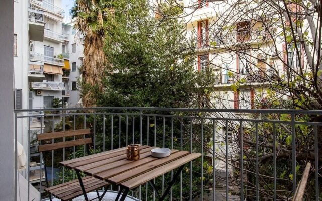 Adorable Apartment Under Acropolis