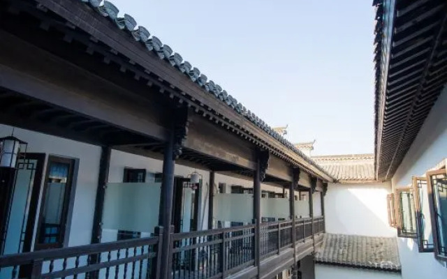 Wuhu Langting Guanlan Hotel (Fangte Amusement Park Jiuz Ancient Town)