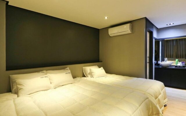 Foxy Hotel