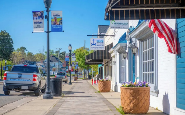 Stroll Into Town: Cozy Apartment in Kilmarnock
