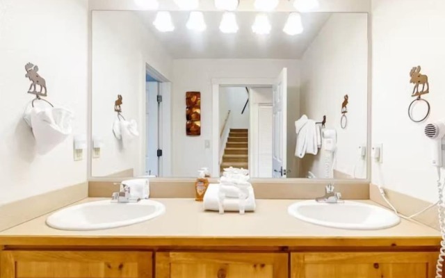 Seasons 3 Bedroom Townhome in Lakeside Village