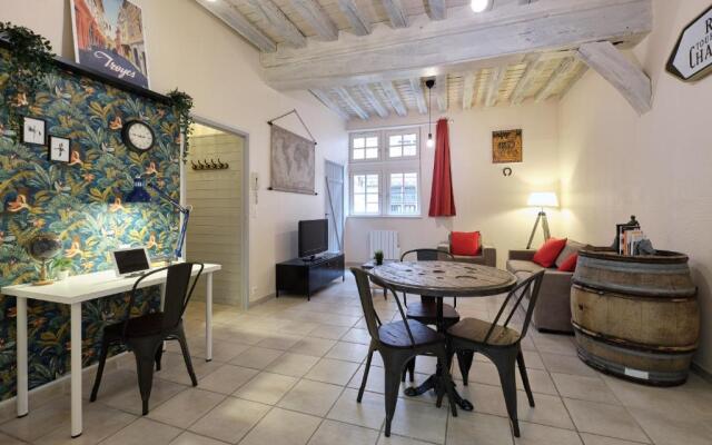 Le Cheval de Troyes - F2 Champenois Hypercentre