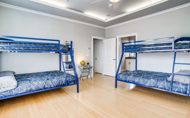 Stylish Three-story Oak Lawn House