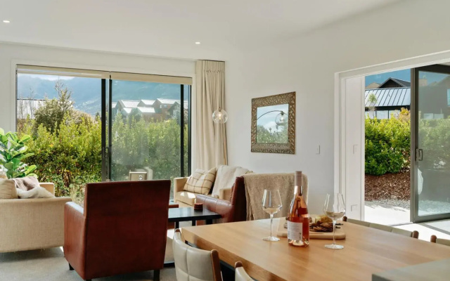 Jacks Point Family Retreat - Jacks Point Holiday Home
