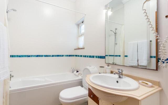 CoolHouses Algarve Luz, 5 bed villa & pool, Casa N