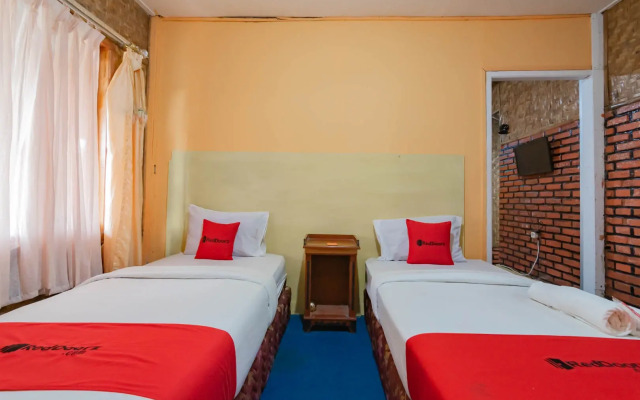 RedDoorz Plus @ Grand Yustik Sukabumi