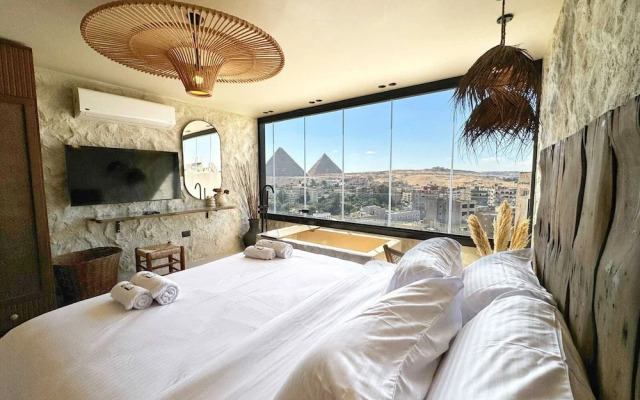 The 2 BDR Pyramids Vista w/ Bathtub