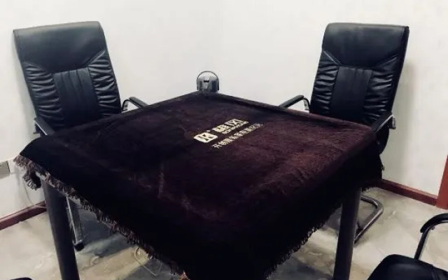 Hangzhou Qingcheng Hotel (Linping Yintai Subway Station)