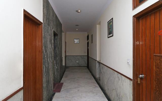 OYO 12419 Hotel Silver Shine
