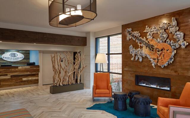 Fredericksburg Inn & Suites