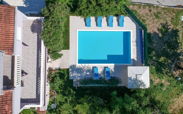 Amazing Home in Zrnovnica With Outdoor Swimming Pool, Wifi and 3 Bedrooms