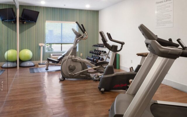 Holiday Inn Express and Suites Newton by IHG