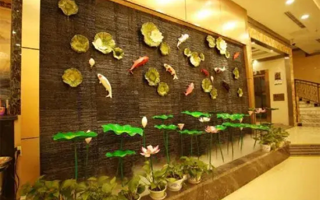 Sunshine Holiday Hotel