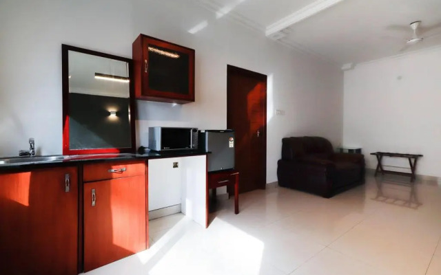 Makers Hotel by OYO Rooms