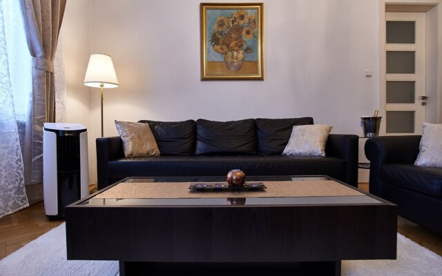 Old Town Square Royal Apartment