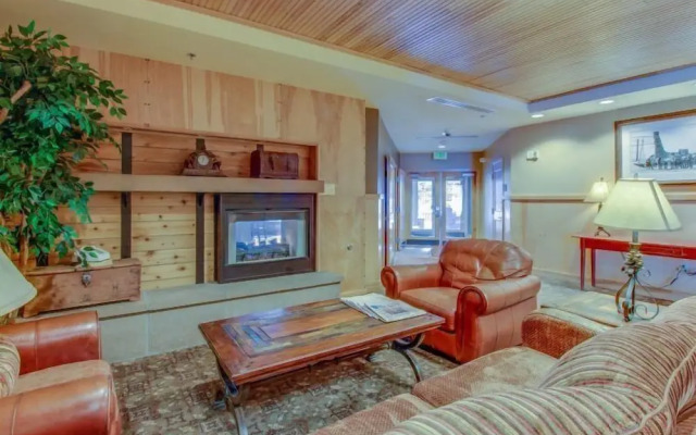 1 Bedroom Mountain Condo in the Heart of River Run Village within walking distance to ski lift