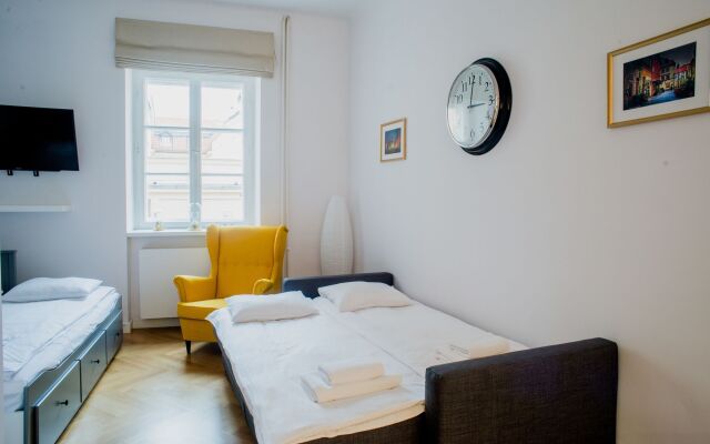 Apartment Swietojanska Warsaw by Renters