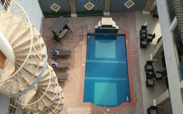 Valley Front Plus Hotel