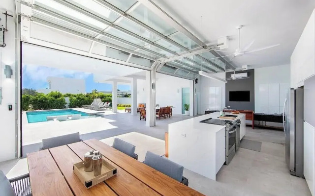 2bdr Beachside Vacation Villa, Hotel Amenities v6
