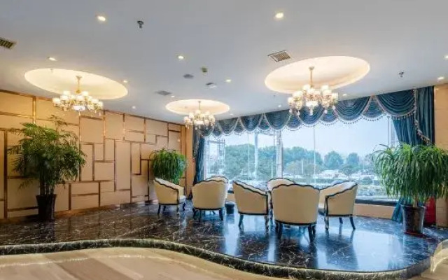 Huazhi Hotel Fuyang