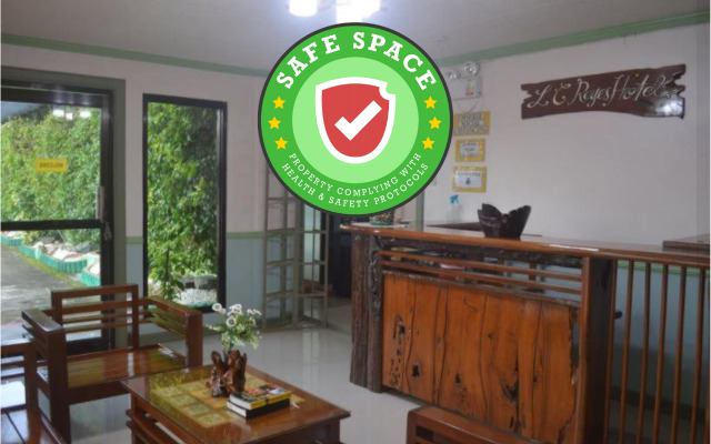 RedDoorz Plus near Bangui Windmills - Vaccinated Staff