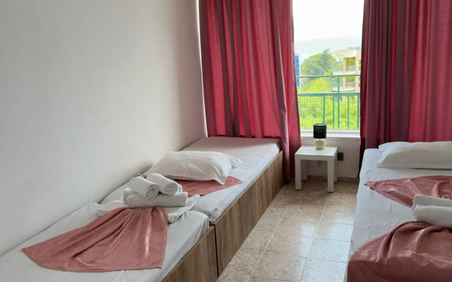 Sunny Varshava Hotel