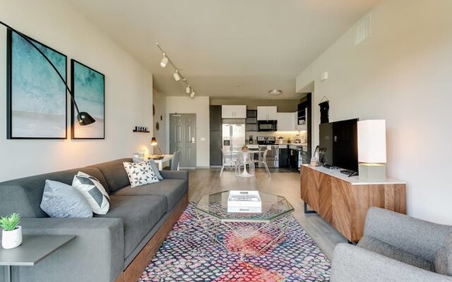 Walk to Venice Beach From a Sleek Apartment