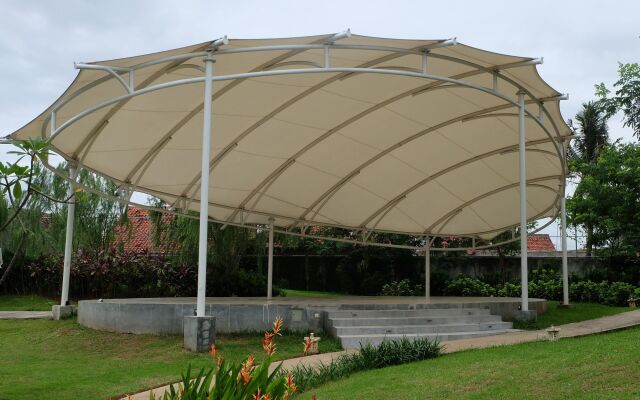 Front One Akshaya Hotel Karawang