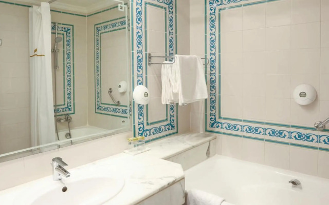 Royal Garden Palace (Families and Couples)