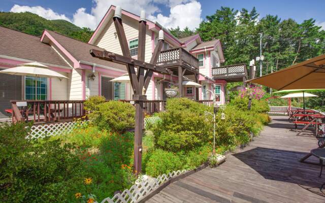 Yangyang Seorak Spa Herbvill Pension