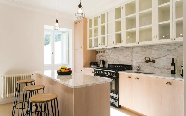 JOIVY Stunning 2BR Apt w/garden, by the Avenida subway & Botanical Garden of Lisbon