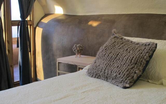 Caliu Earthship Ecolodge