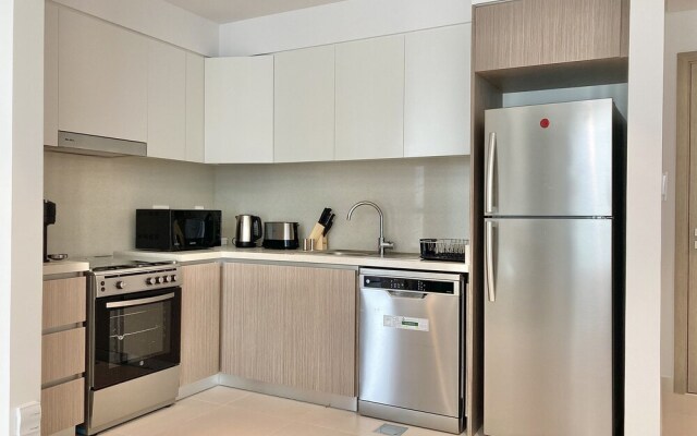 SuperHost - Stylish Apartment Facing Creek Harbour