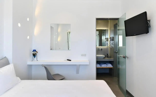Lorenzo Studios and Suites Paros