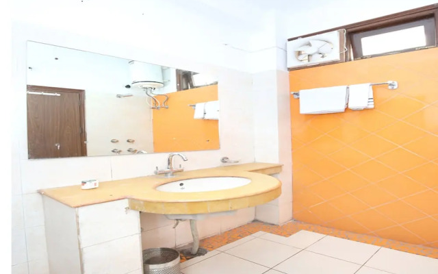 OYO 10985 Home Spacious 1BHK Barog