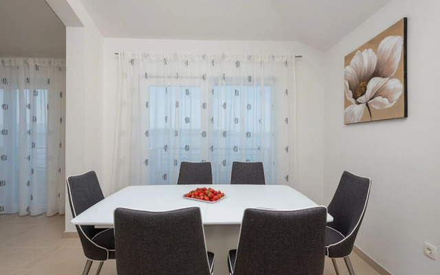 Apartments Mladen