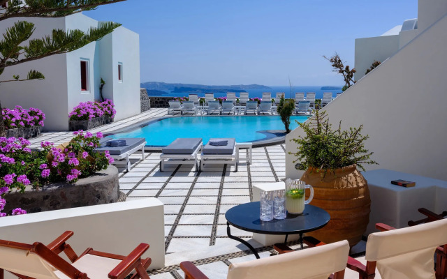 Nikos Villas