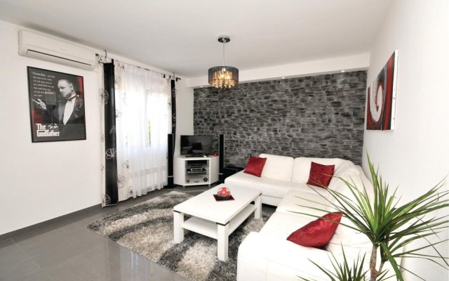 Beautiful Home in Mastrinka With 4 Bedrooms, Sauna and Outdoor Swimming Pool