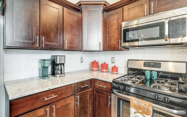 Inviting Flagstaff Condo: 3 Mi to Downtown!