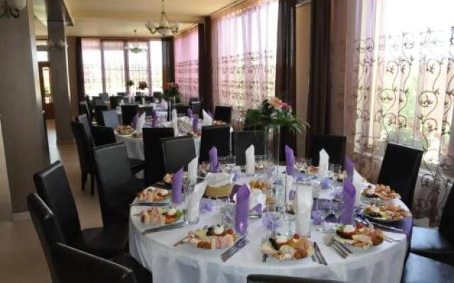 Pusca Si Cureaua Lata