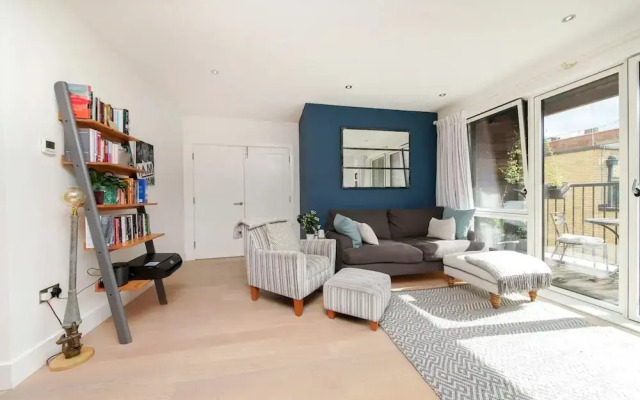 Modern 2 Bedroom Flat in East London