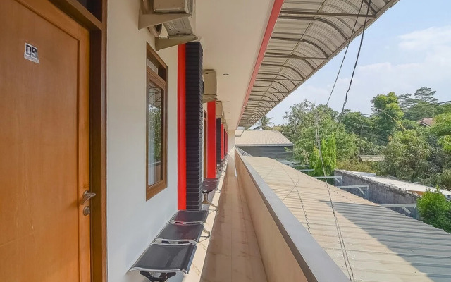 RedDoorz near IPDN 2