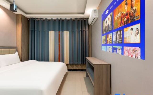 Yunxuan Hotel (Zhengzhou Railway Station Yinji Plaza)