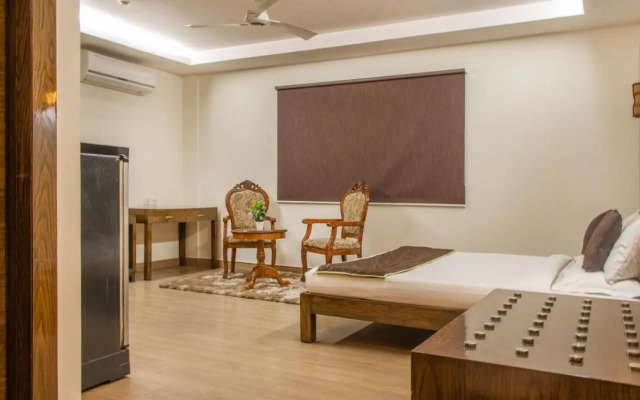 Omatra Hotel Infantry Road