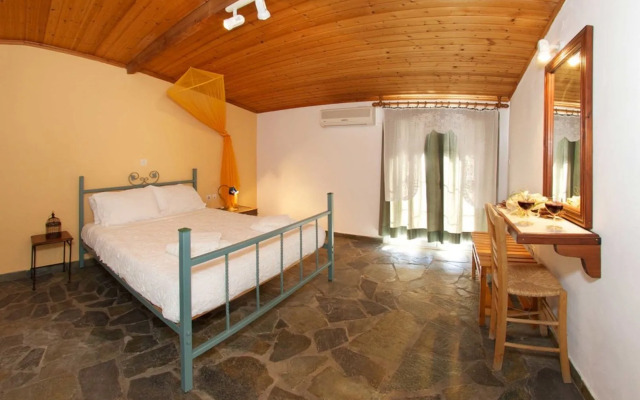 Nostos Studios & Apartments