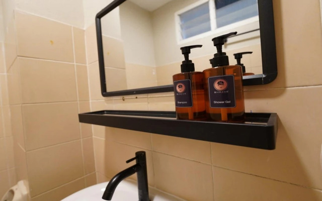 RQ Bangkok Huai Khwang by Collection O