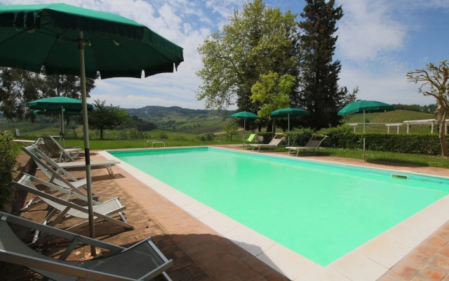 Belvilla by OYO Beautiful Farmhouse With Pool