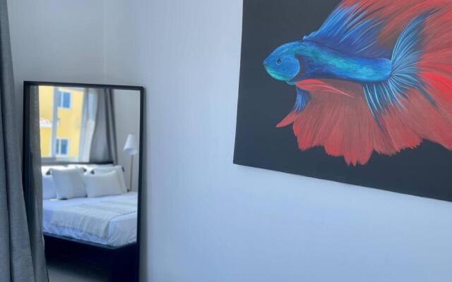 Stylish Modern Condo w/ Rooftop Terrace and Pool.